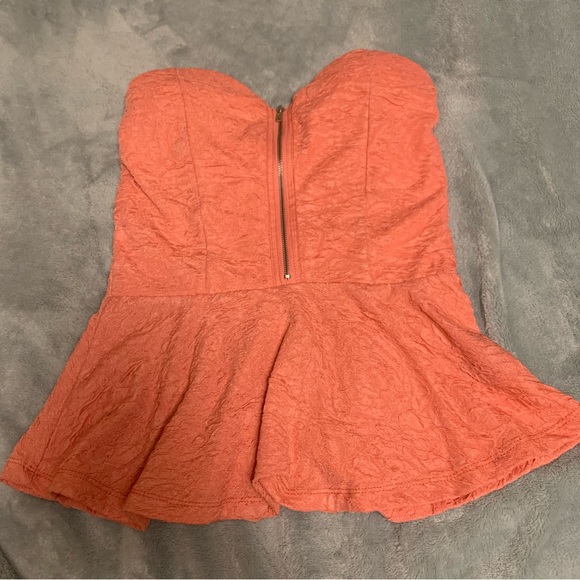 Size small padded peplum top - Picture 1 of 3